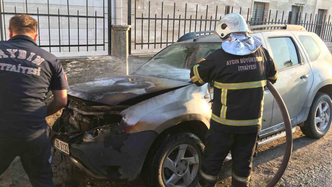 Aydın’da seyir halindeki otomobil alev aldı