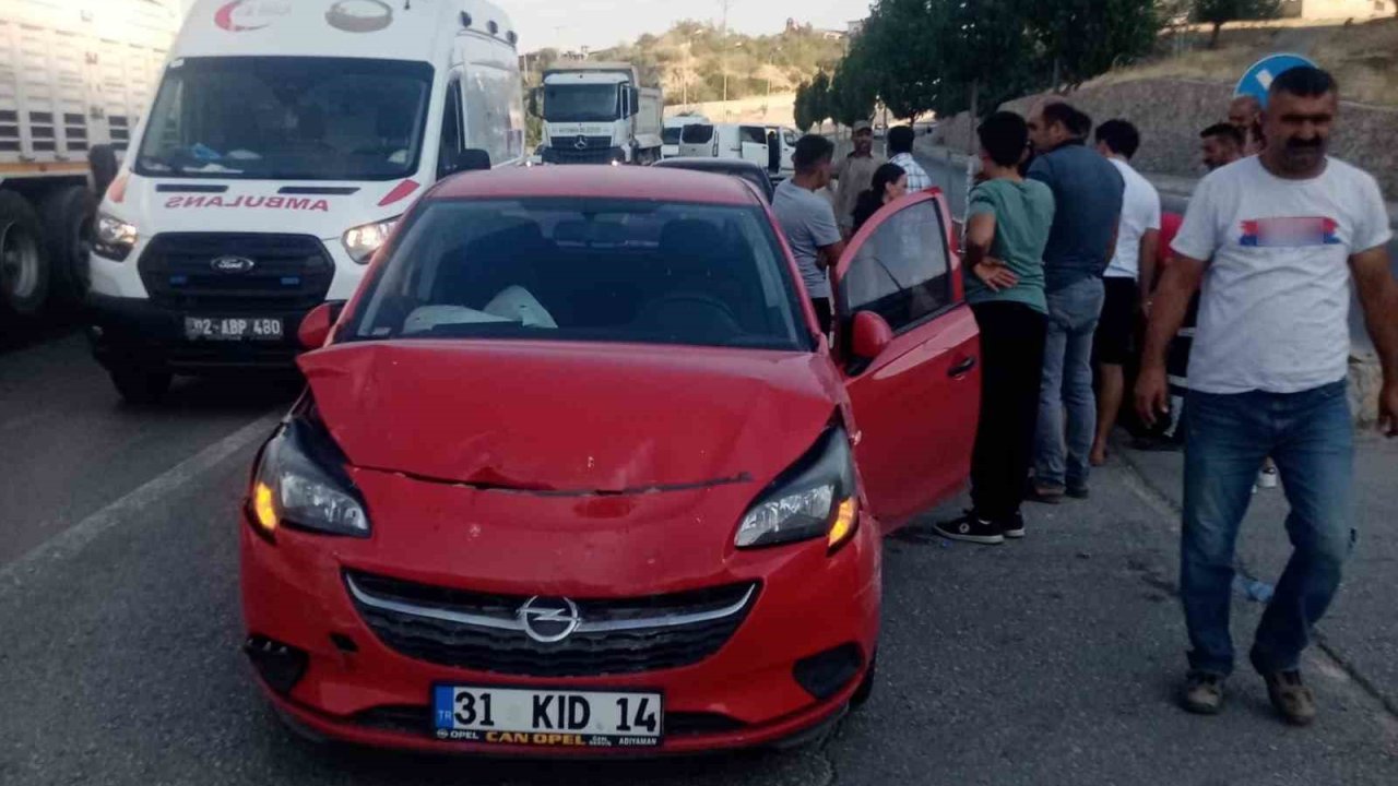 Yola dökülen yağ nedeniyle 6 araç birbirine girdi: 2 yaralı