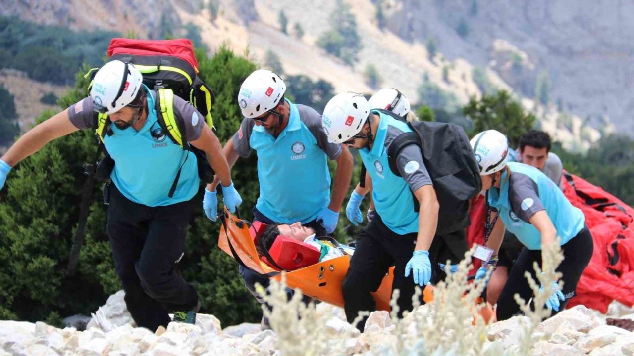 UMKE ekipleri Babadağ’da paraşüt kazası kurtarma tatbikatı gerçekleştirdi