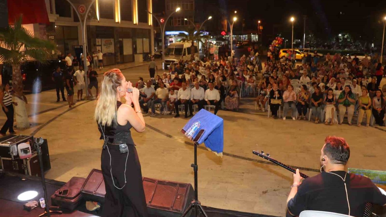 Koçarlı’da vatandaşlar yaz konserinde eğlendi