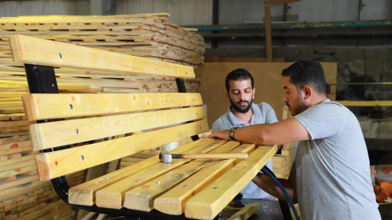 Ahşap İmalat Atölyesi Kent Mobilyaları üretimine devam ediyor