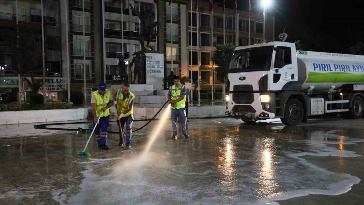 Büyükşehir İncirliova’da temizlik çalışması gerçekleştirdi