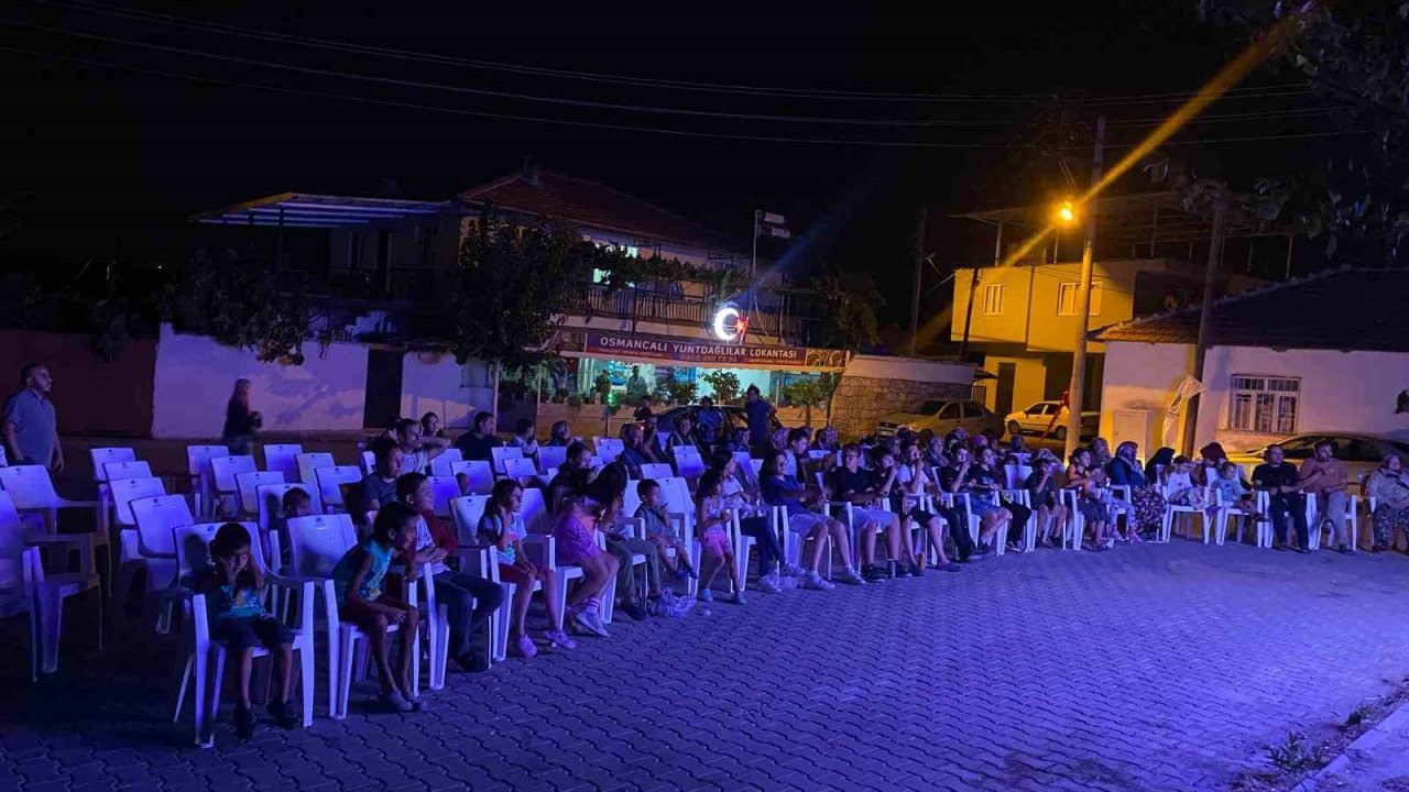 Yunusemre’de açık hava sinema akşamları başladı