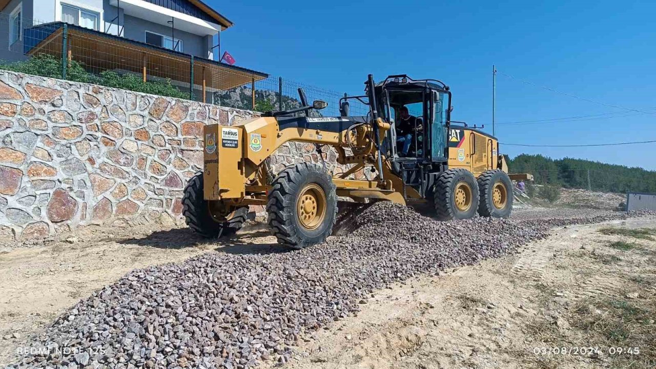 Tarsus Belediyesi kırsal mahallerdeki yolları yeniliyor