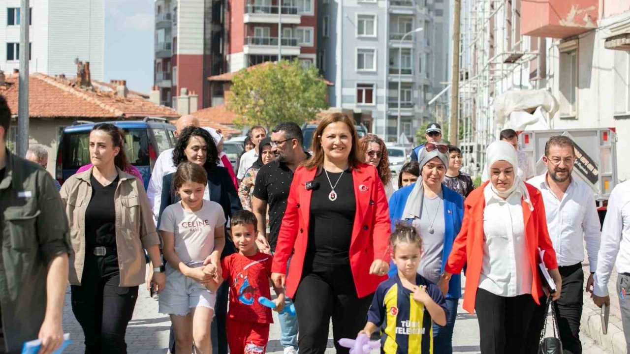 Çocukluğunun geçtiği mahalleye belediye başkanı olarak gitti