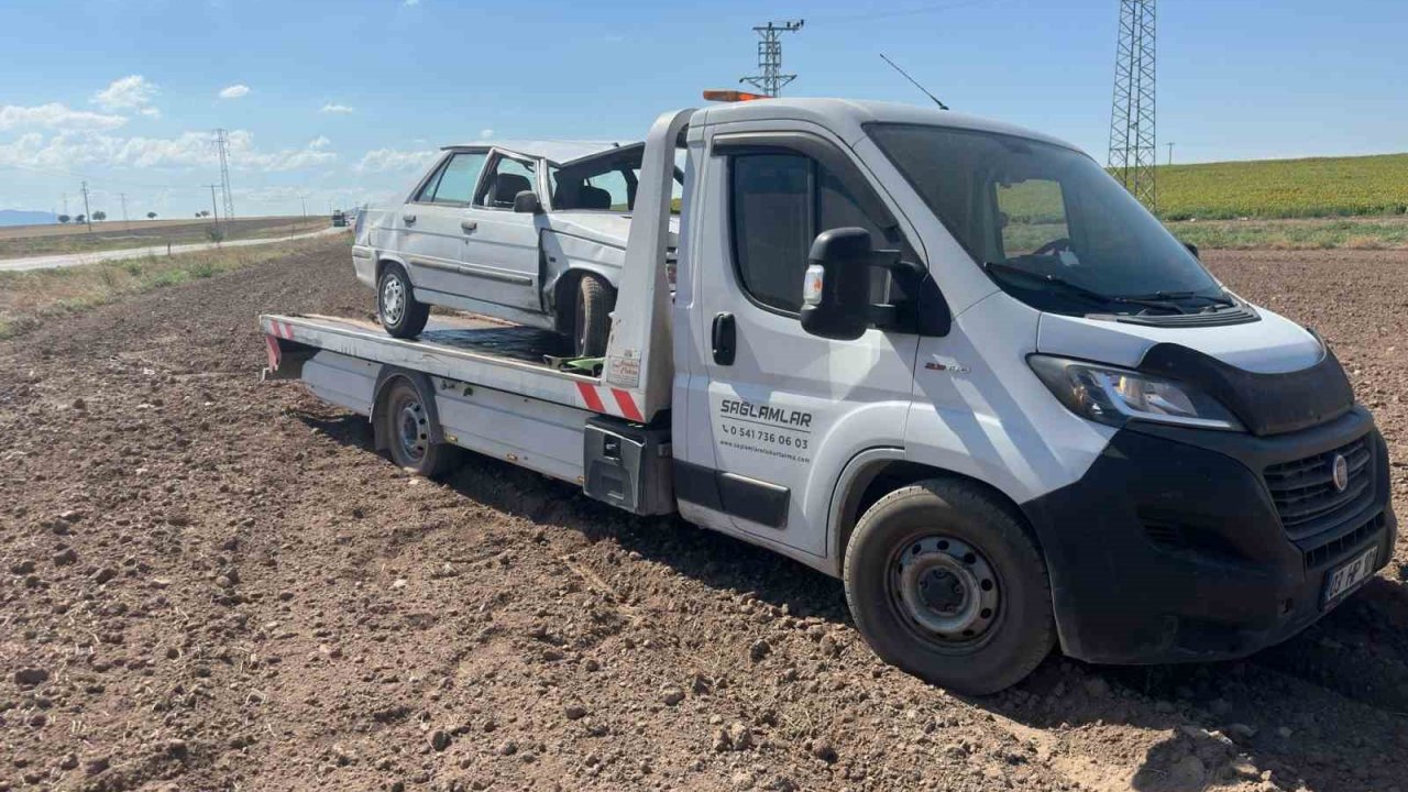 Otomobille motosikletin çarpıştığı kazada sürücüler yaralandı