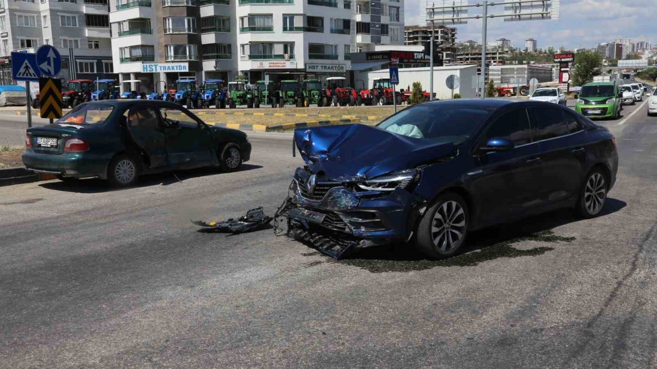 Kastamonu’da iki otomobil çarpıştı: 2 yaralı