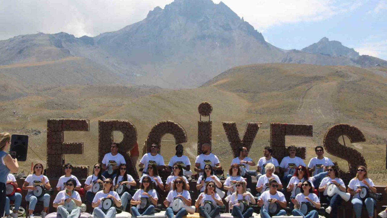 Erciyes’te darbuka şov