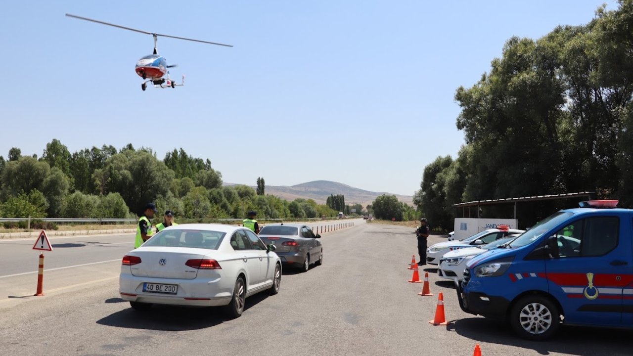 Jandarma havadan ve karadan denetim yaptı