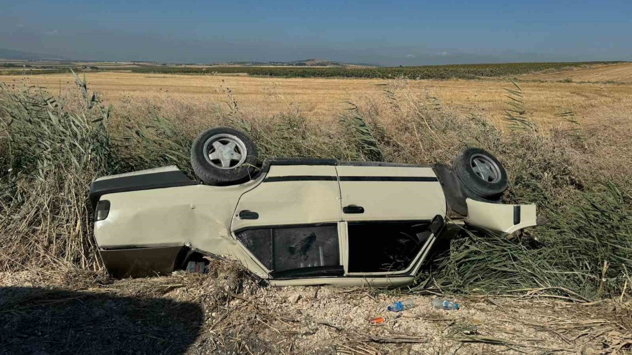 Bandırma’da otomobil devrildi, sürücü yaralandı