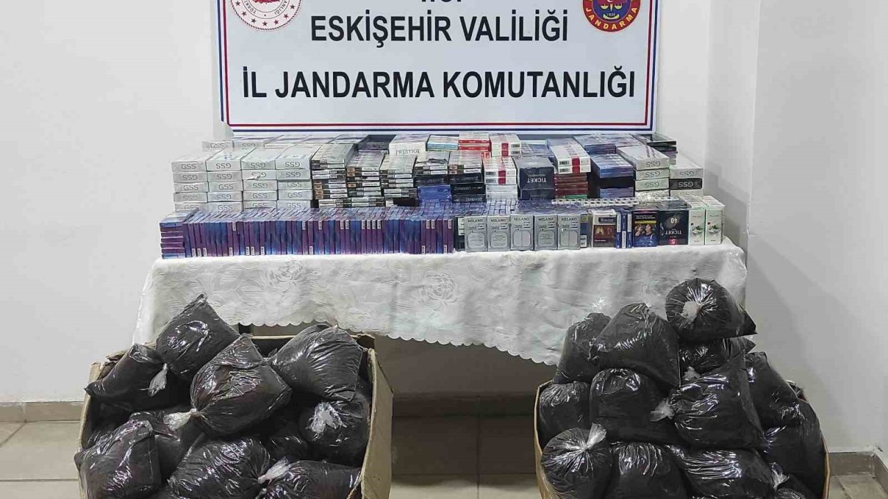 Kaçak sigara ve çayları satamadan jandarma yakaladı