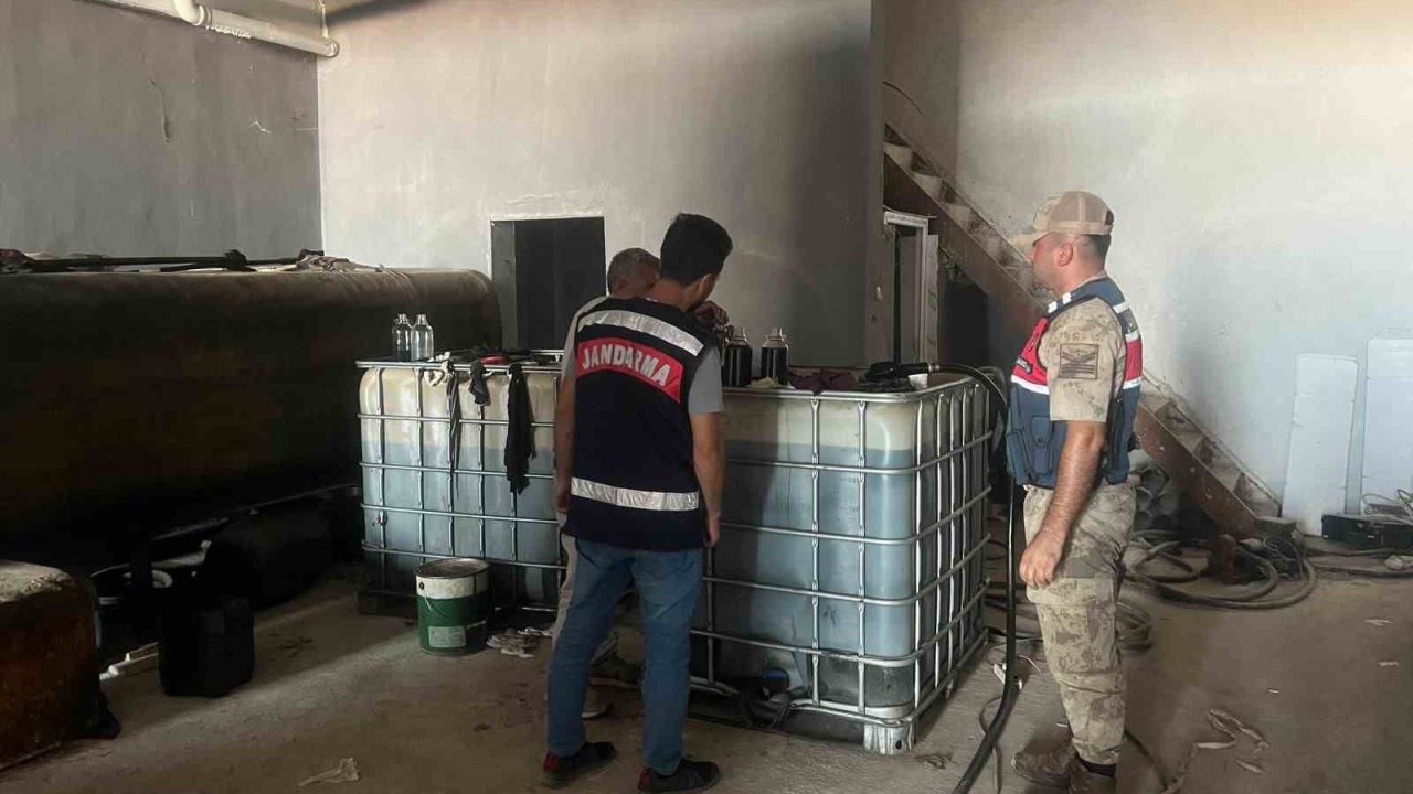 Şanlıurfa’da 6 bin 400 litre kaçak akaryakıt ele geçirildi