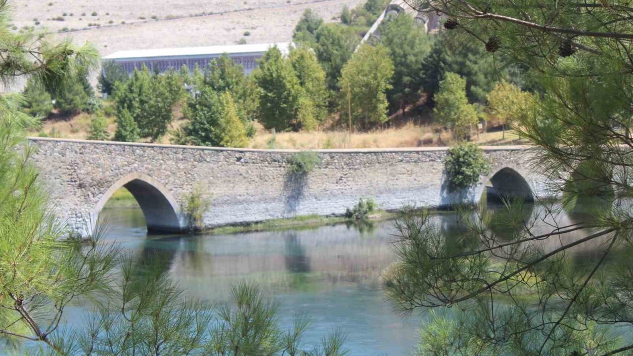 Tarihi Ceyhan Taş Köprü 2025 yılında tekrardan turizme kazandırılacak