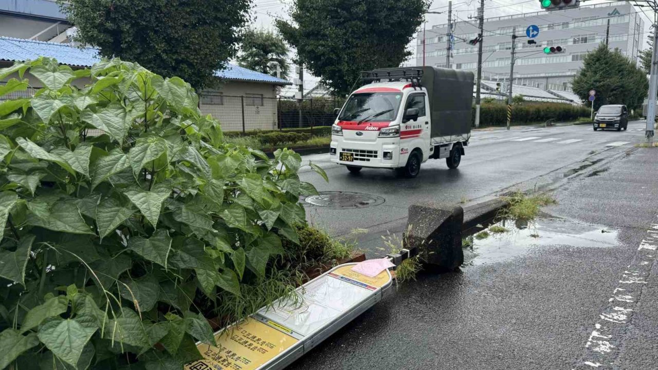 Japonya’da Ampil Tayfunu kabusu: 990 uçuş iptal edildi, tren seferleri durduruldu