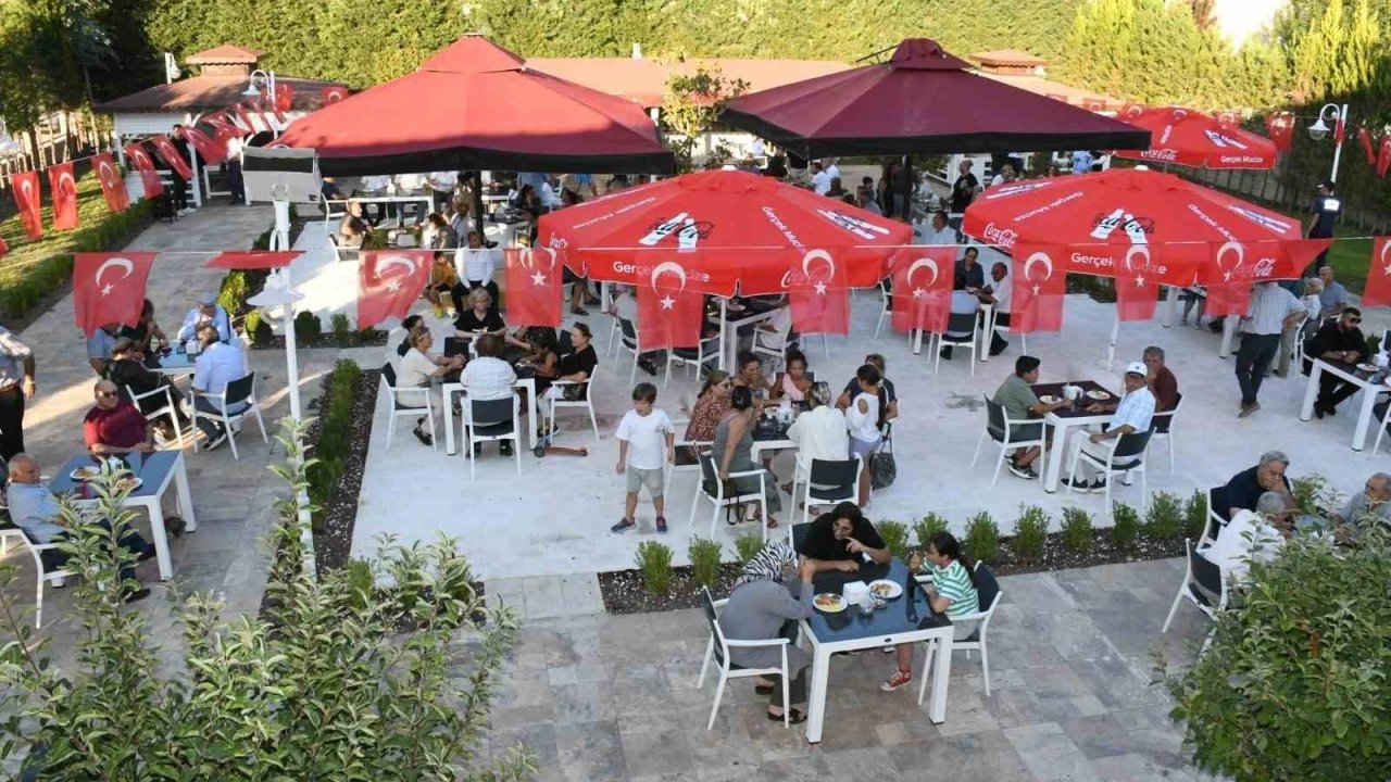 Belediyeden Hacılar Meydanına ‘Elma Kafe’