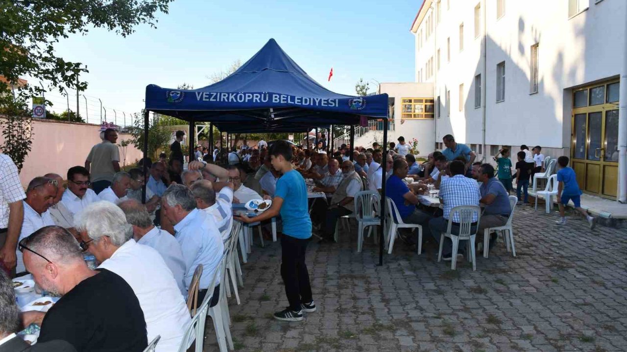 Anadolu İmam Hatip Lisesi mezunları pilav gününde bir araya geldi