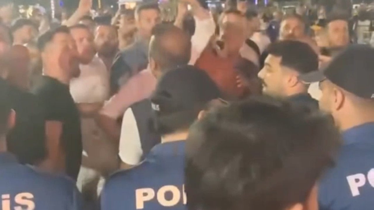 Beykoz Belediyesi’nin konserinde sanatçı Suavi protesto edildi