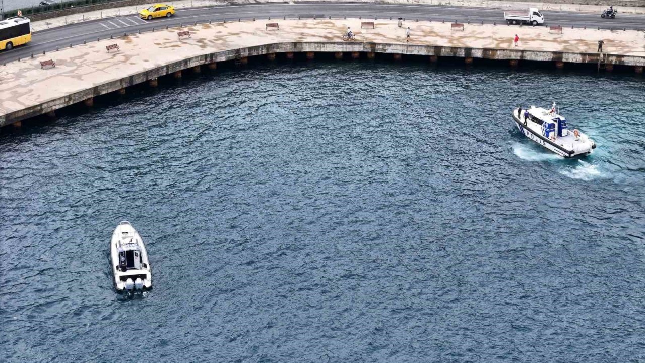 Sarıyer’de batan teknede kaybolan şahsı boğazda arama çalışmaları havadan görüntülendi