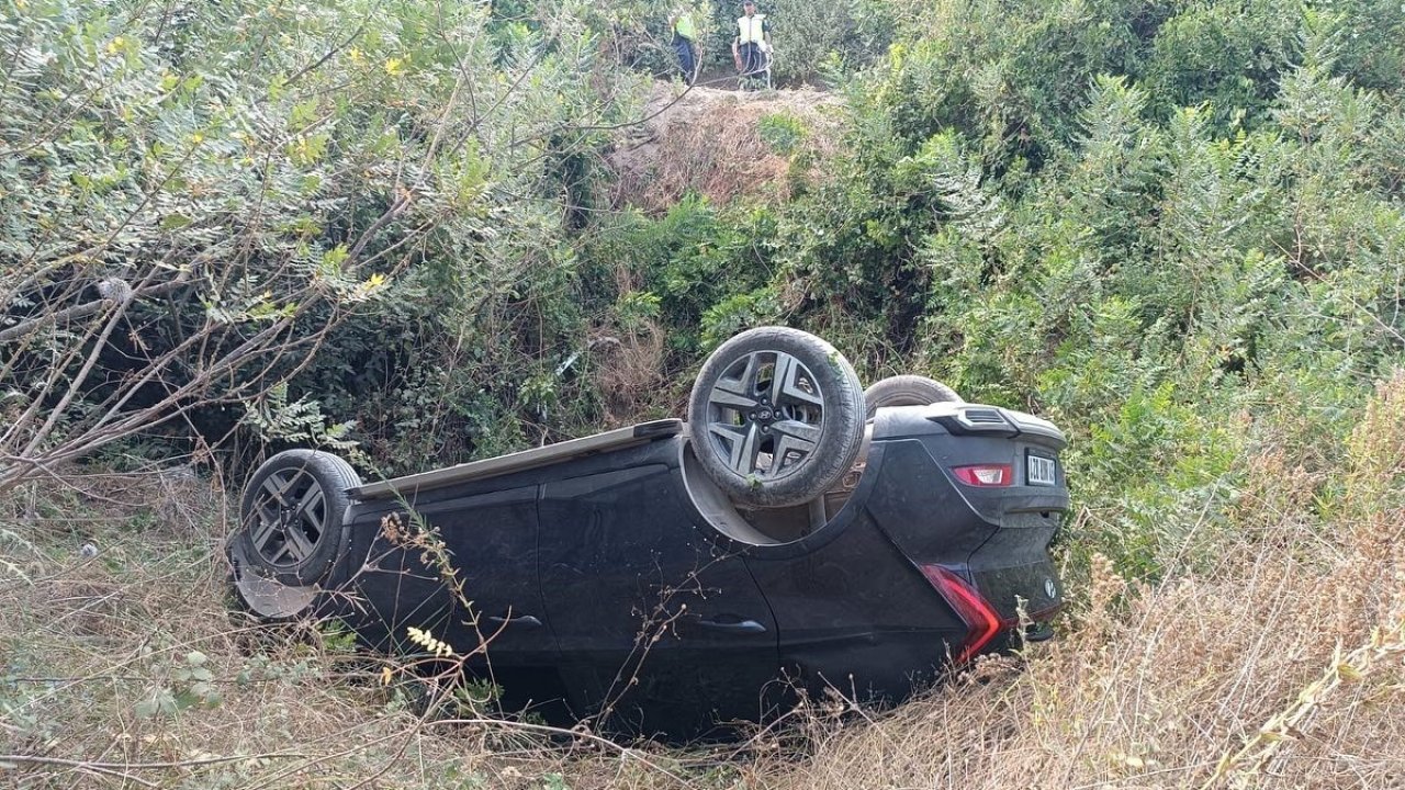 Uçurumdan uçan otomobildeki 2’si çocuk 3 kişi yaralandı