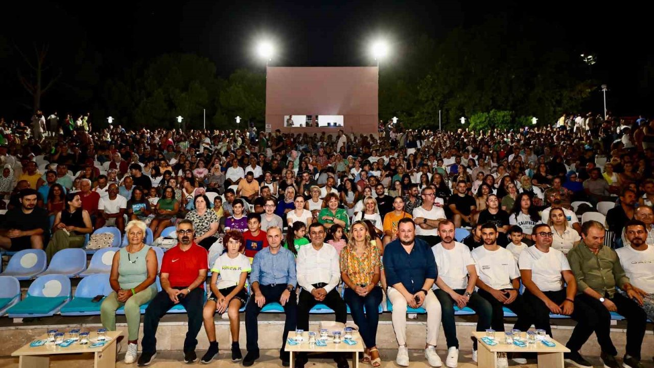 Denizli Büyükşehrin Yaz Sinema Günleri unutulmaz bir akşam yaşattı