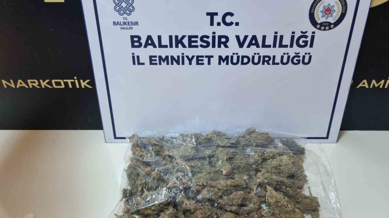 Bandırma’da bir şahsın üzerinden 265 gram esrar ele geçirildi