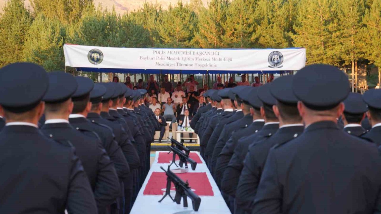 Bayburt’ta 171 polis adayı mezun oldu