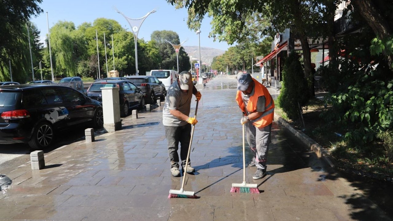 Belediye ekiplerince temizlik çalışması yapıldı