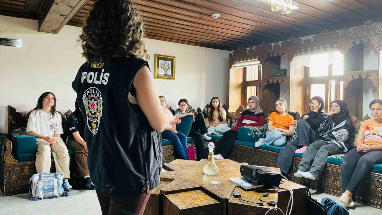 Kütahya’da öğrencilere siber güvenlik, teknoloji bağımlılığı eğitimi