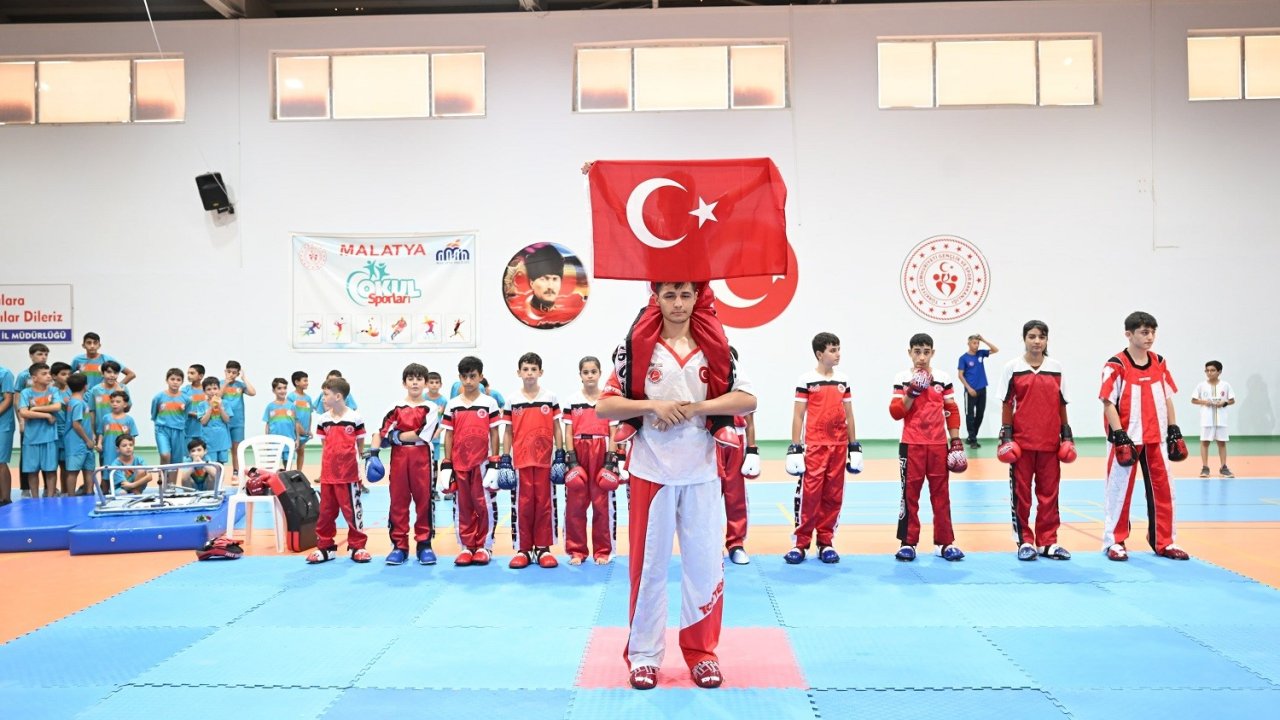 Yeşilyurt Yaz Spor Okulları’nda bin 937 sporcuya eğitim verildi