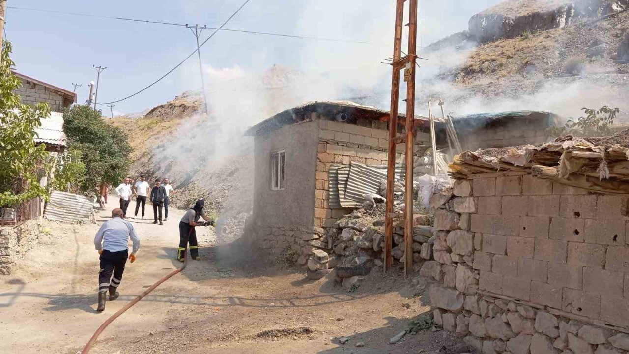 Hakkari’de korkutan yangın