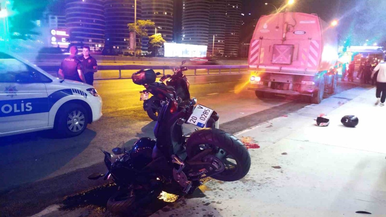 Üsküdar’da motosiklet İBB’nin yol temizleme aracına çarptı: 1 ağır 2 yaralı