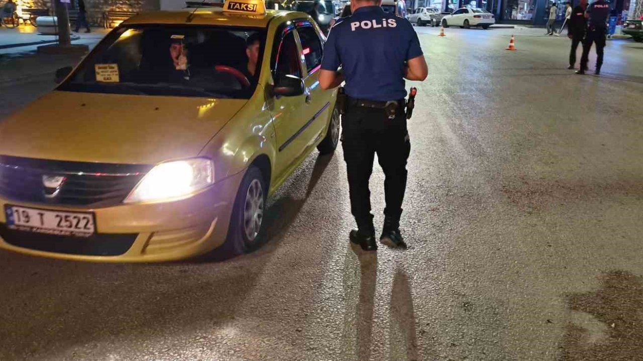 Polisten huzur uygulaması: 3 araç trafikten men edildi