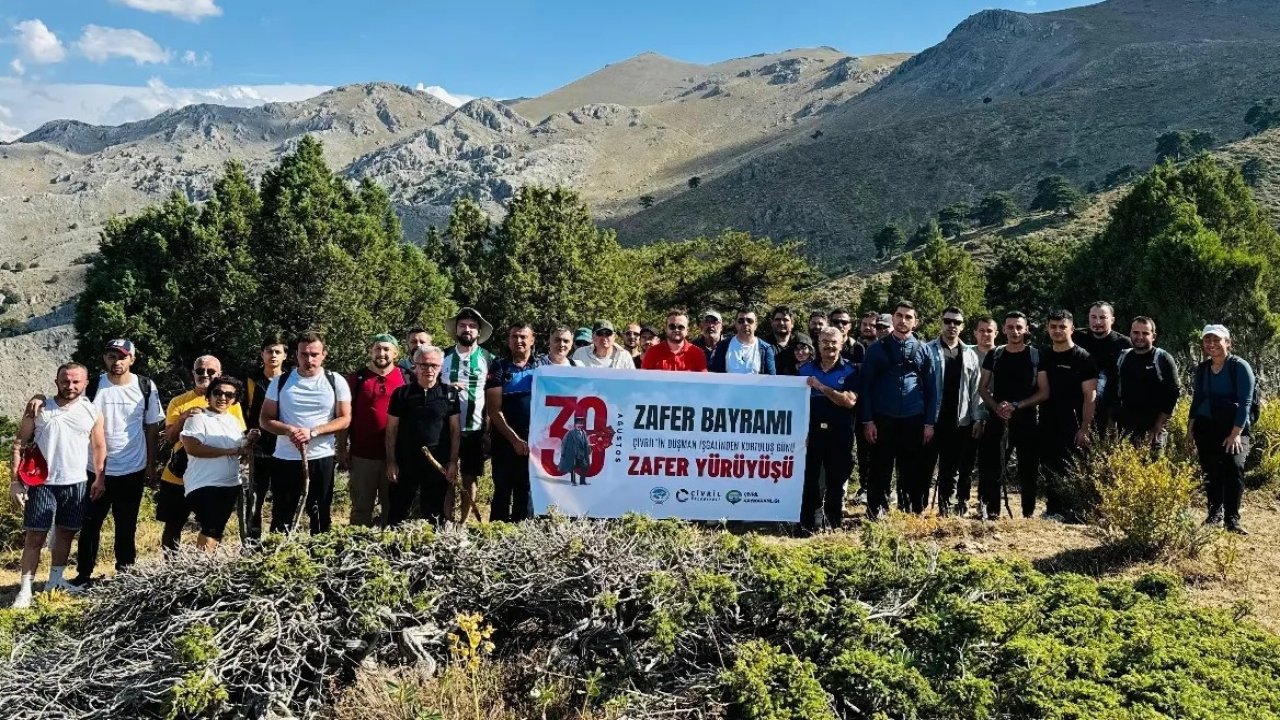 Zafer Bayramı Akdağ’ın zirvesinde kutlandı