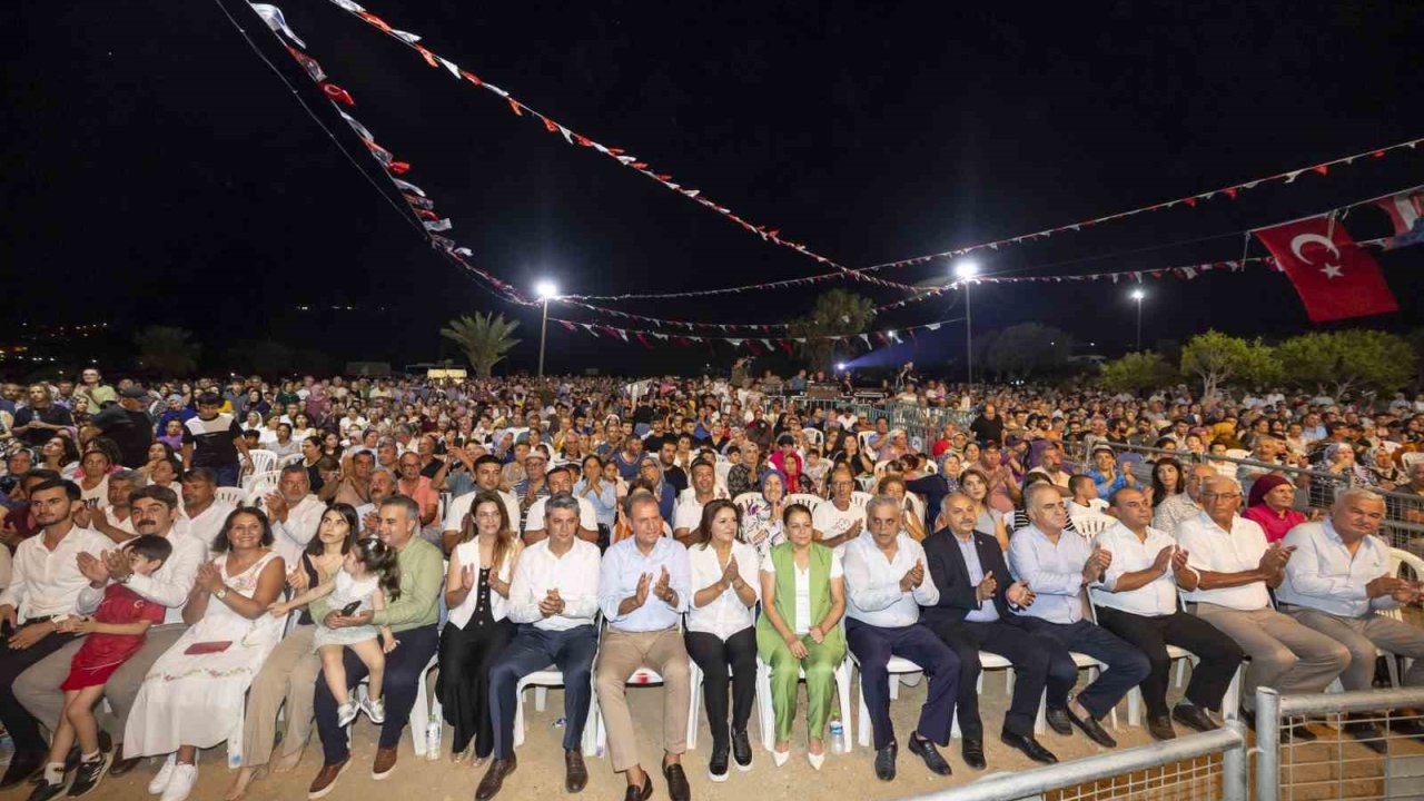 Başkan Seçer, ’1. Aydıncık Yaza Veda Festivali’ne katıldı