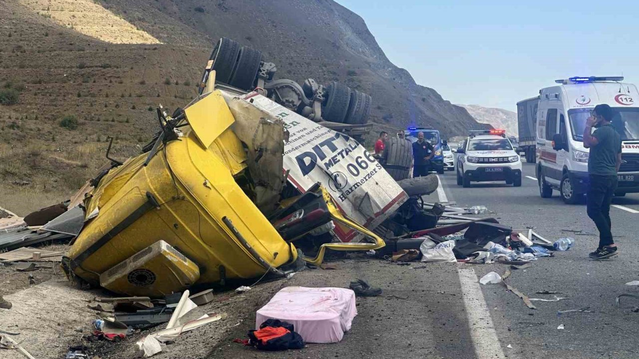 Erzincan’da 4 kişinin öldüğü kazanın nedeni tırın patlayan lastiği