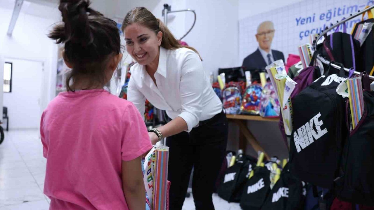 Halk Market yüzlerce çocuğun ve ailenin yüzünü güldürdü