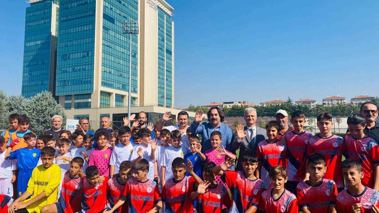 Altındağ’da 30 Ağustos zafer kupası futbol gençlik  şöleni düzenlendi