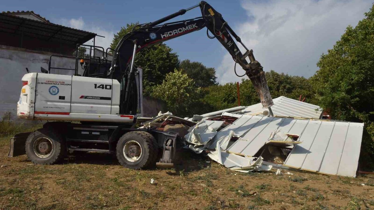 Yıldırım Belediyesi ekipleri, geçtiğimiz hafta 15 kaçak yapının yıkımını gerçekleştirdi