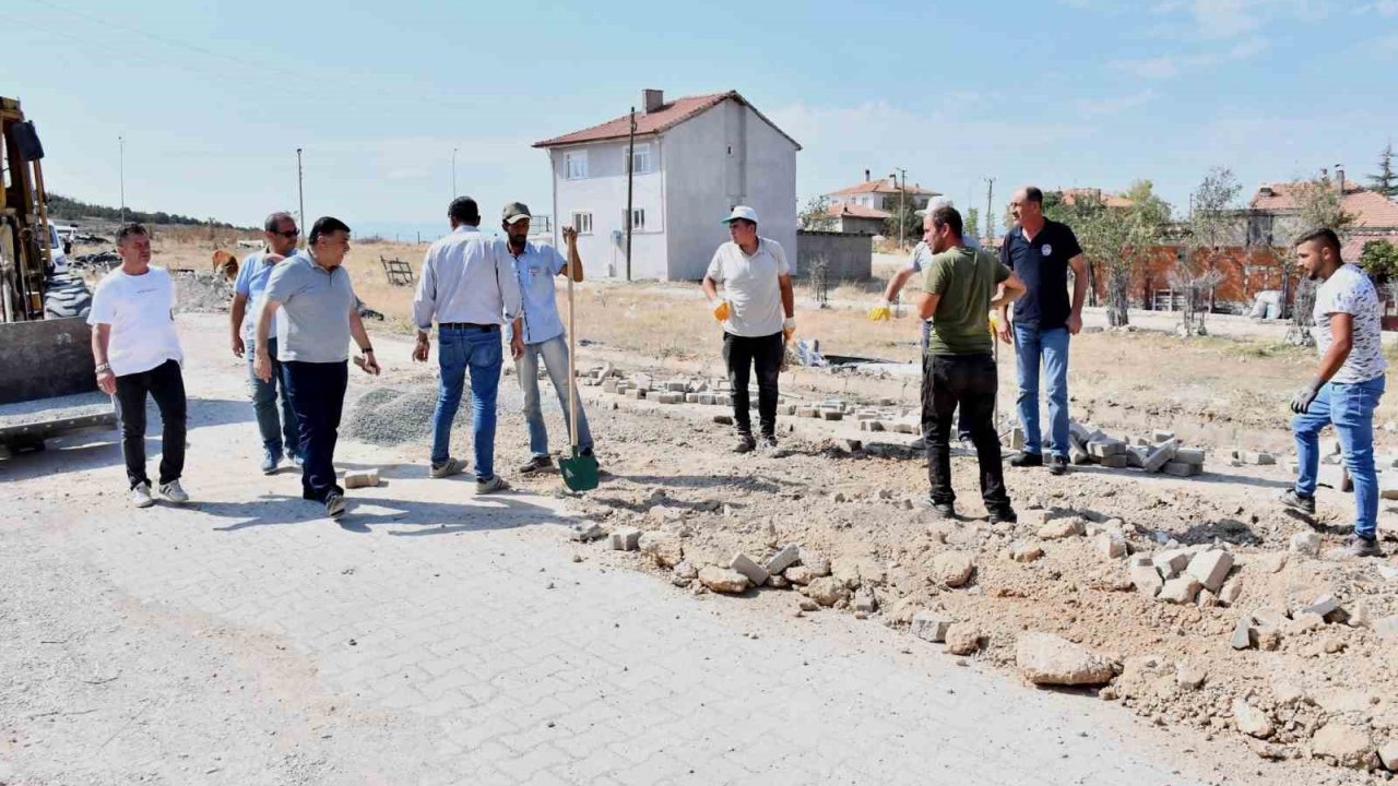 Emet Belediyesinden Sanayi Sitesi’nde parke taşı döşeme çalışması