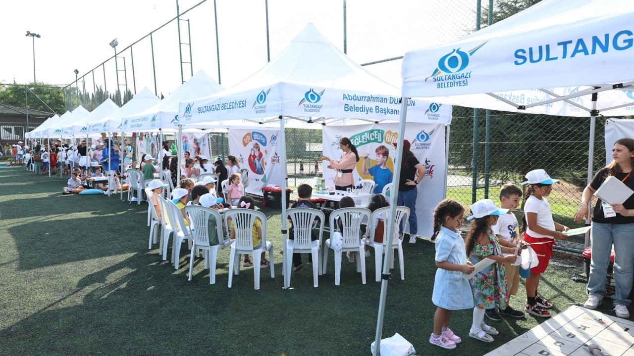 Sultangazi Belediyesi’nin “Bilim Firarda” otobüsündeki renkli etkinliklerde 40 bin çocuk buluştu