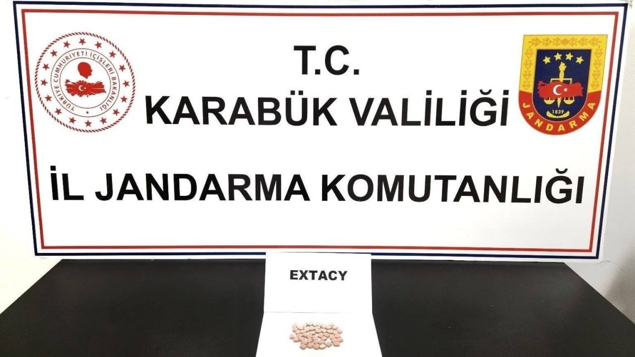 Karabük’te şahsın üzerinde uyuşturucu hap ele geçirildi