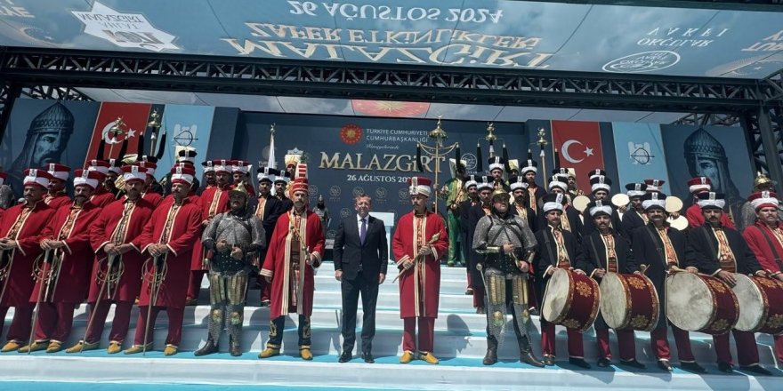 Vali Polat, Malazgirt Zaferi'nin 953. yıl dönümü kutlamalarına katıldı