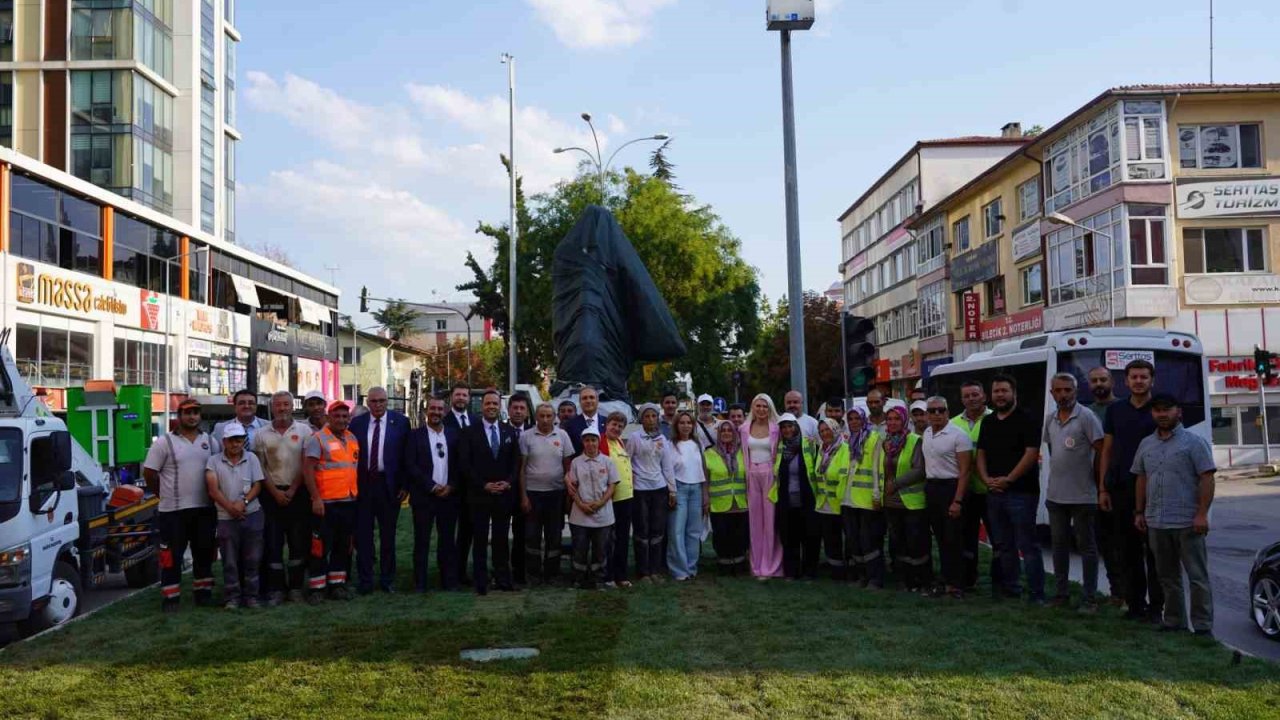 Atatürk heykeli ve refüj düzenlemesiyle Bilecik’in vitrini güzelleşti