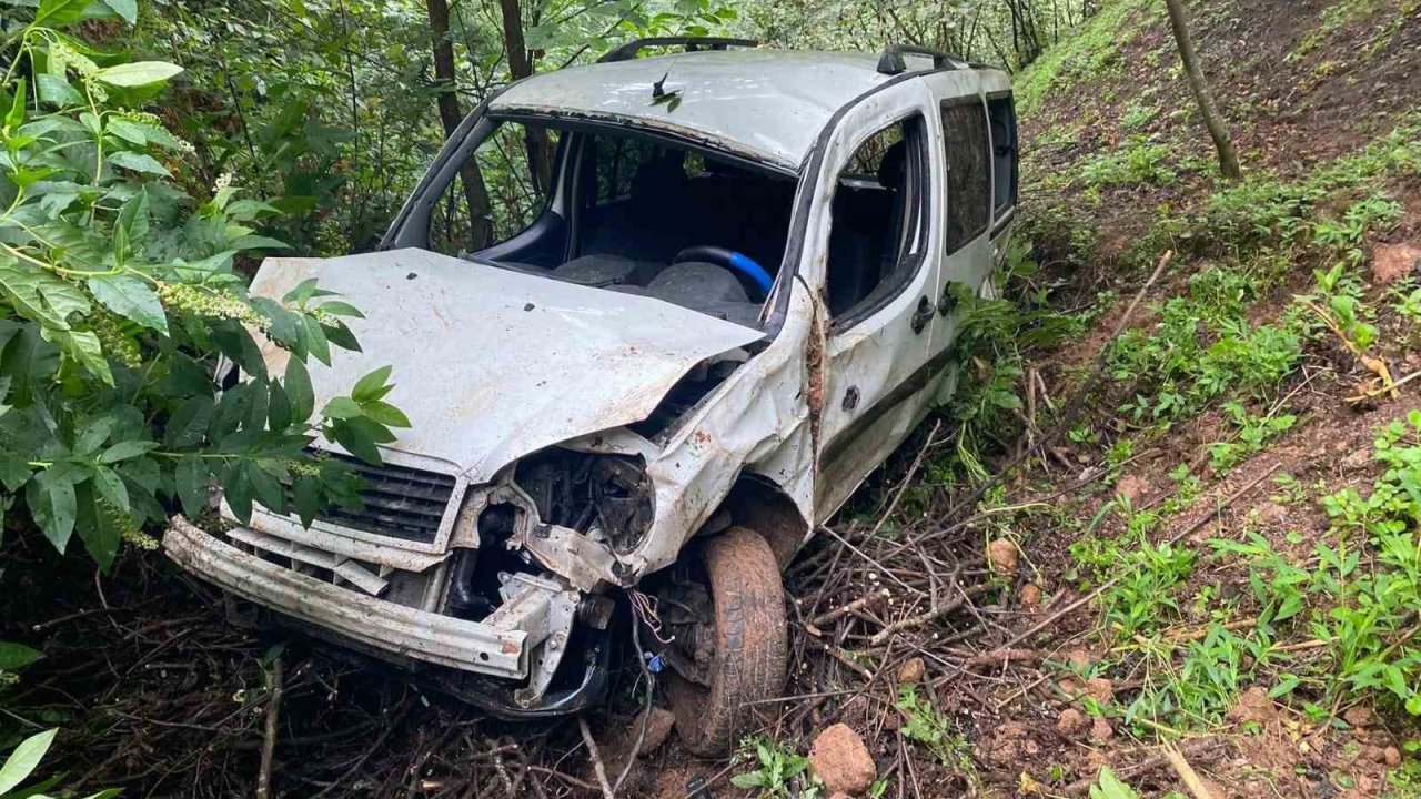 Giresun’da hafif ticari araç takla attı: 1 ölü, 1 yaralı