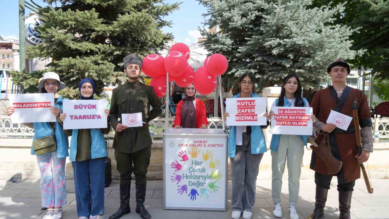 Bayburt Çocuk Hakları İl Komitesi üyesi çocuklardan 30 Ağustos Zafer Bayramı farkındalık etkinliği