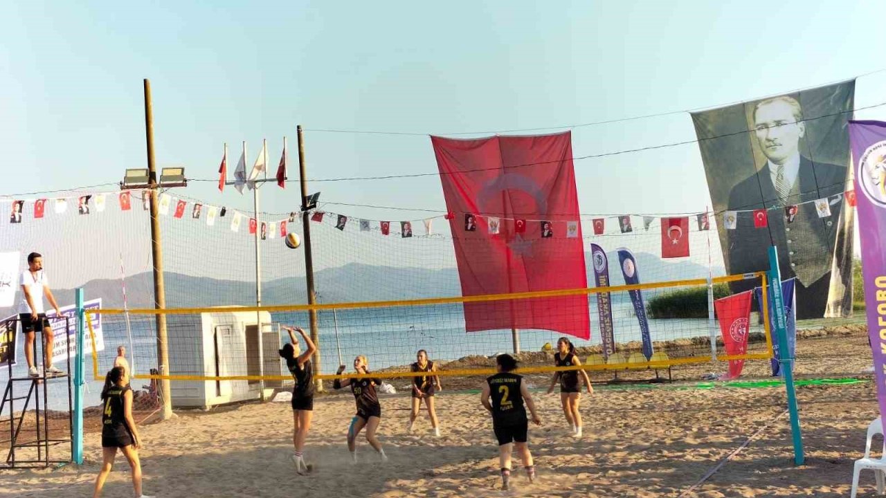 Köyceğiz’de 3’üncü Zafer Kupası Plaj Voleybolu Turnuvası başladı