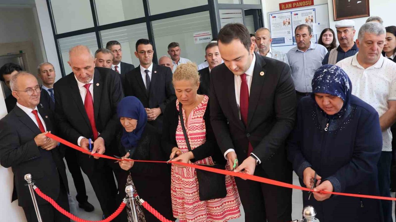 Aslanapa Hükümet Konağına şehitler köşesi