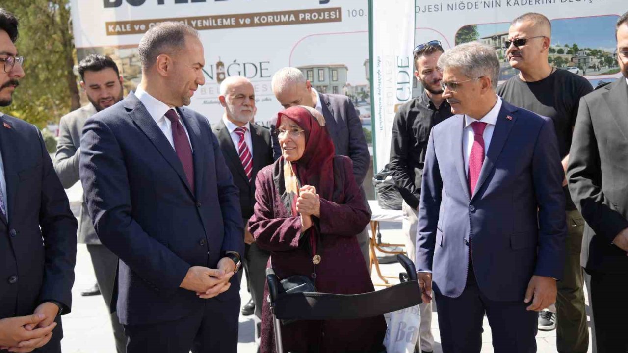 Yardımlardan etkilendi, belediyeye mobil aşevi bağışladı