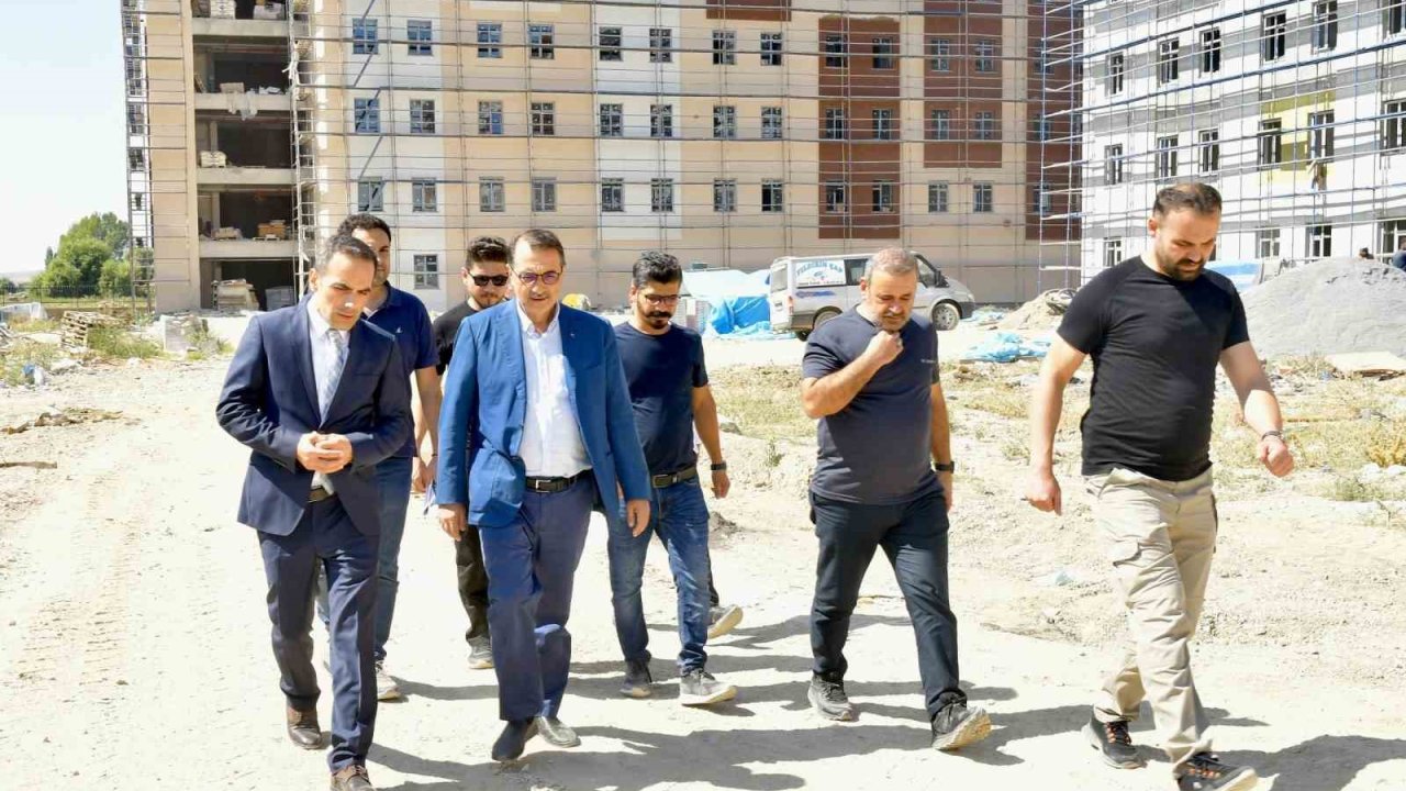 Fatih Dönmez, Eskişehir’de yapımı devam eden KYK yurdunun inşaatını ziyaret etti