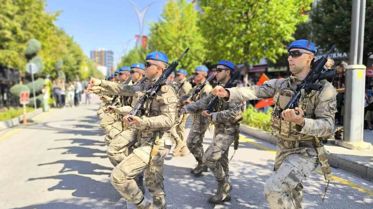 30 Ağustos Zafer Bayramı kutlamalarında Jandarma gösterisi beğeni topladı